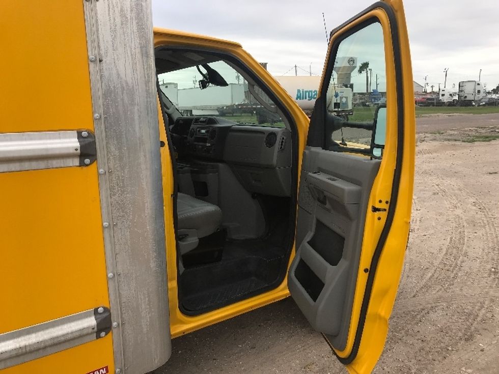 Light Duty Box Truck-Light and Medium Duty Trucks-Ford-2022-E350-San Antonio-TX-93,638\n\t\tmiles-$ 28,500 - Image 19