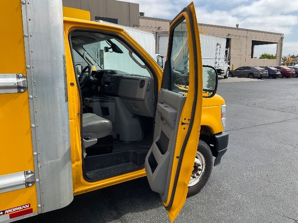 Light Duty Box Truck-Light and Medium Duty Trucks-Ford-2022-E350-San Diego-CA-92,115\n\t\tmiles-$ 29,500 - Image 19