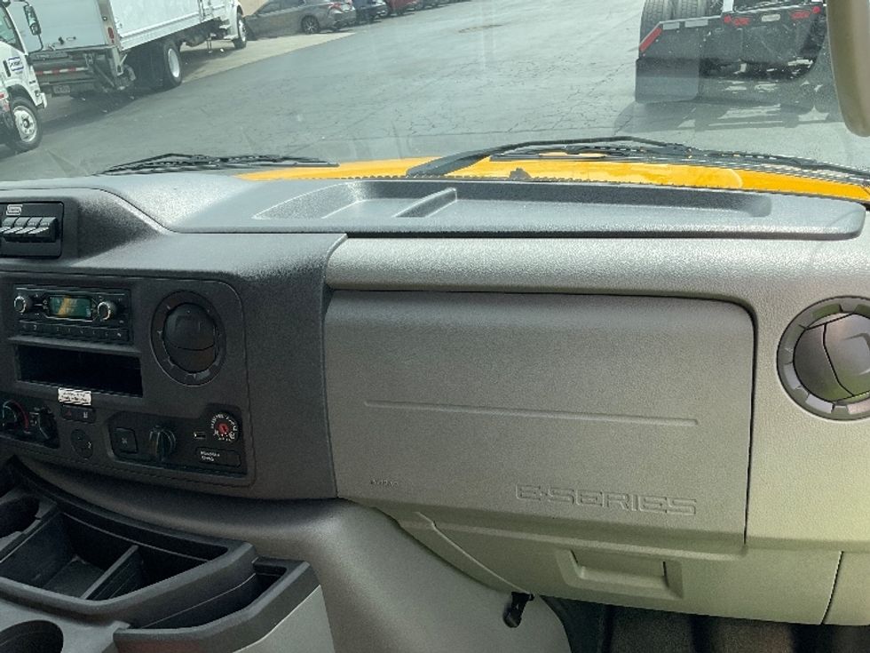 Light Duty Box Truck-Light and Medium Duty Trucks-Ford-2022-E350-San Diego-CA-92,115\n\t\tmiles-$ 29,500 - Image 20
