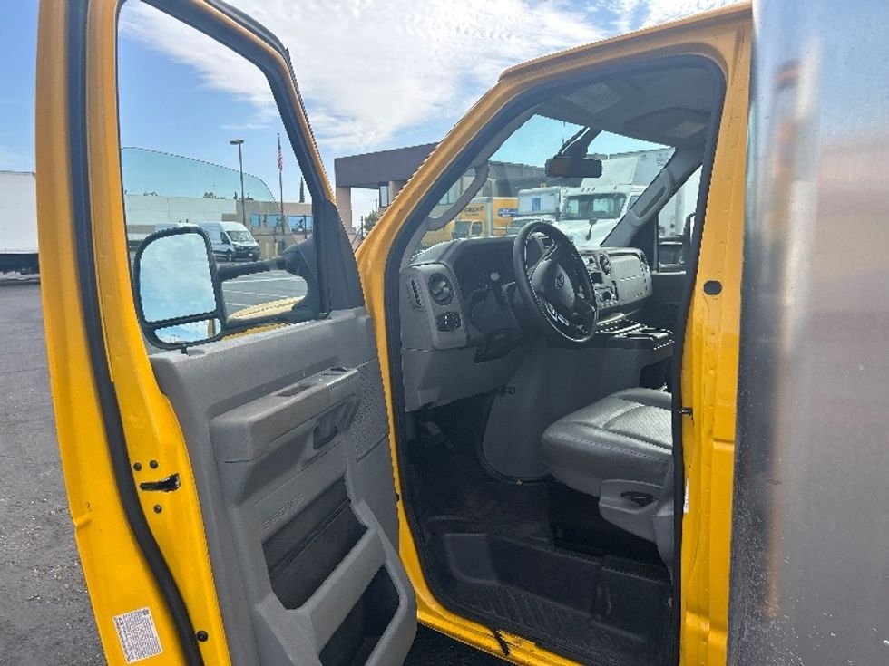 Light Duty Box Truck-Light and Medium Duty Trucks-Ford-2022-E350-Santa Ana-CA-81,556\n\t\tmiles-$ 29,500 - Image 10