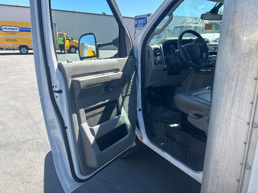 Light Duty Box Truck-Light and Medium Duty Trucks-Ford-2022-E350-Santa Maria-CA-102,537\n\t\tmiles-$ 32,000 - Image 13