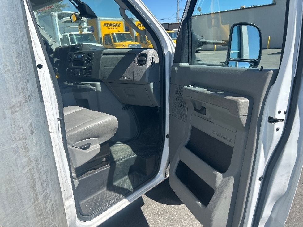 Light Duty Box Truck-Light and Medium Duty Trucks-Ford-2022-E350-Santa Maria-CA-102,537\n\t\tmiles-$ 32,000 - Image 17