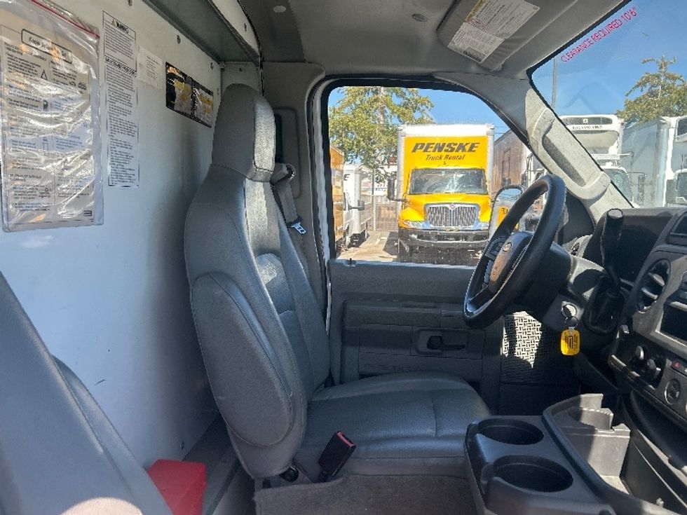 Light Duty Box Truck-Light and Medium Duty Trucks-Ford-2022-E350-Santa Maria-CA-102,537\n\t\tmiles-$ 32,000 - Image 19