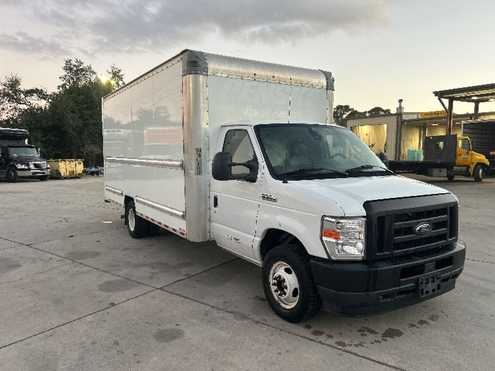 Light Duty Box Truck-Light and Medium Duty Trucks-Ford-2022-E350-Sarasota-FL-104,102\n\t\tmiles-$ 31,500 - Image 1
