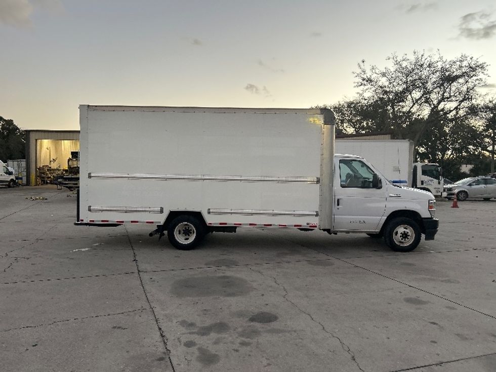 Light Duty Box Truck-Light and Medium Duty Trucks-Ford-2022-E350-Sarasota-FL-104,102\n\t\tmiles-$ 31,500 - Image 15