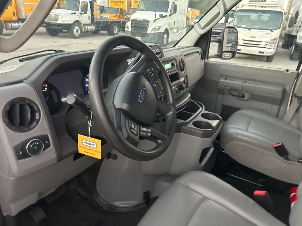 Light Duty Box Truck-Light and Medium Duty Trucks-Ford-2022-E350-Sarasota-FL-104,102\n\t\tmiles-$ 31,500 - Image 17