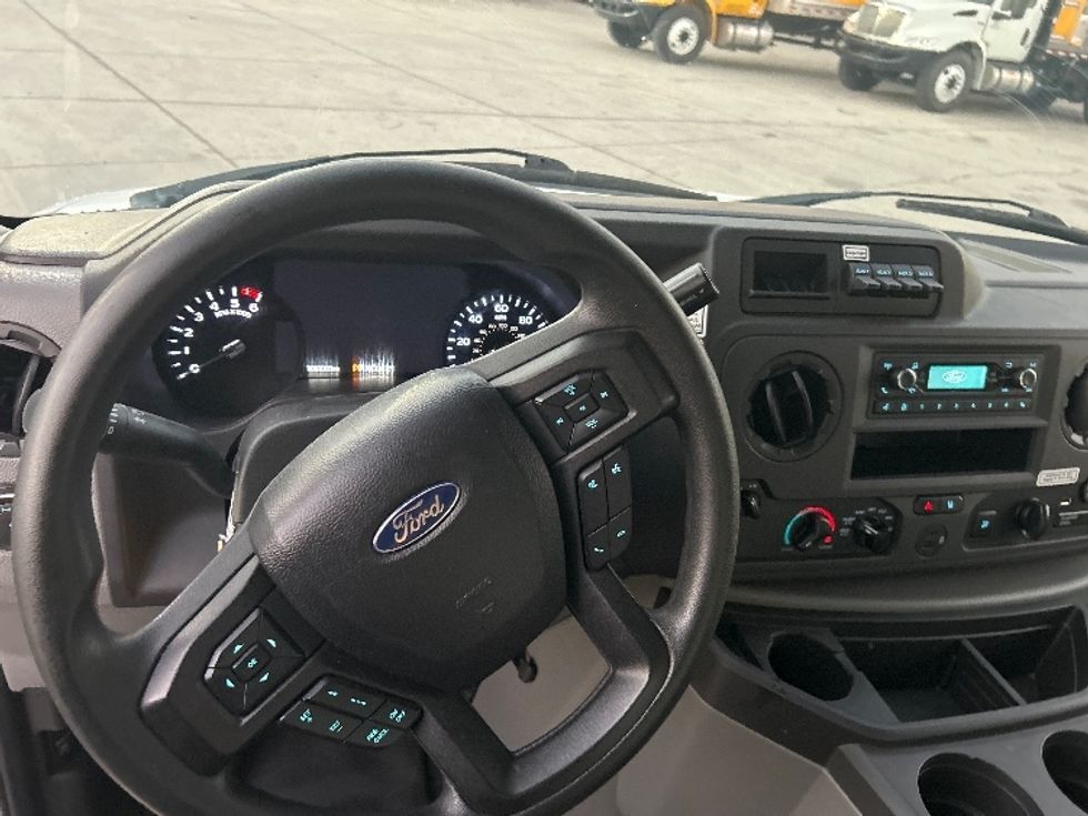 Light Duty Box Truck-Light and Medium Duty Trucks-Ford-2022-E350-Sarasota-FL-104,102\n\t\tmiles-$ 31,500 - Image 18