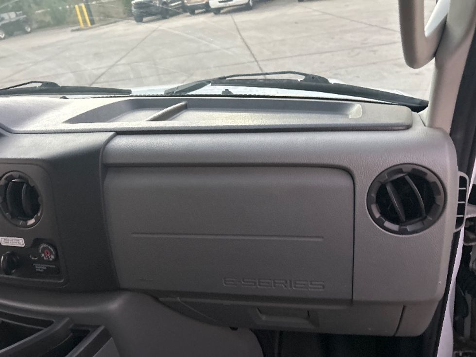 Light Duty Box Truck-Light and Medium Duty Trucks-Ford-2022-E350-Sarasota-FL-104,102\n\t\tmiles-$ 31,500 - Image 21