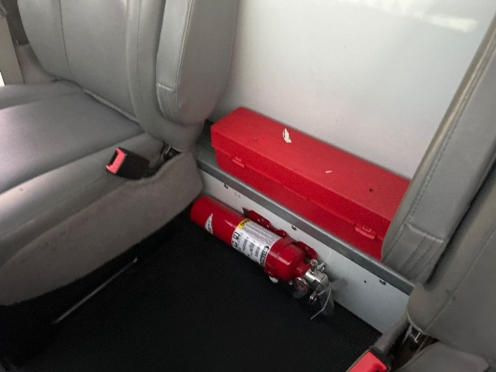 Light Duty Box Truck-Light and Medium Duty Trucks-Ford-2022-E350-Sarasota-FL-104,102\n\t\tmiles-$ 31,500 - Image 25