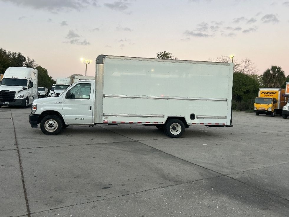 Light Duty Box Truck-Light and Medium Duty Trucks-Ford-2022-E350-Sarasota-FL-104,102\n\t\tmiles-$ 31,500 - Image 4