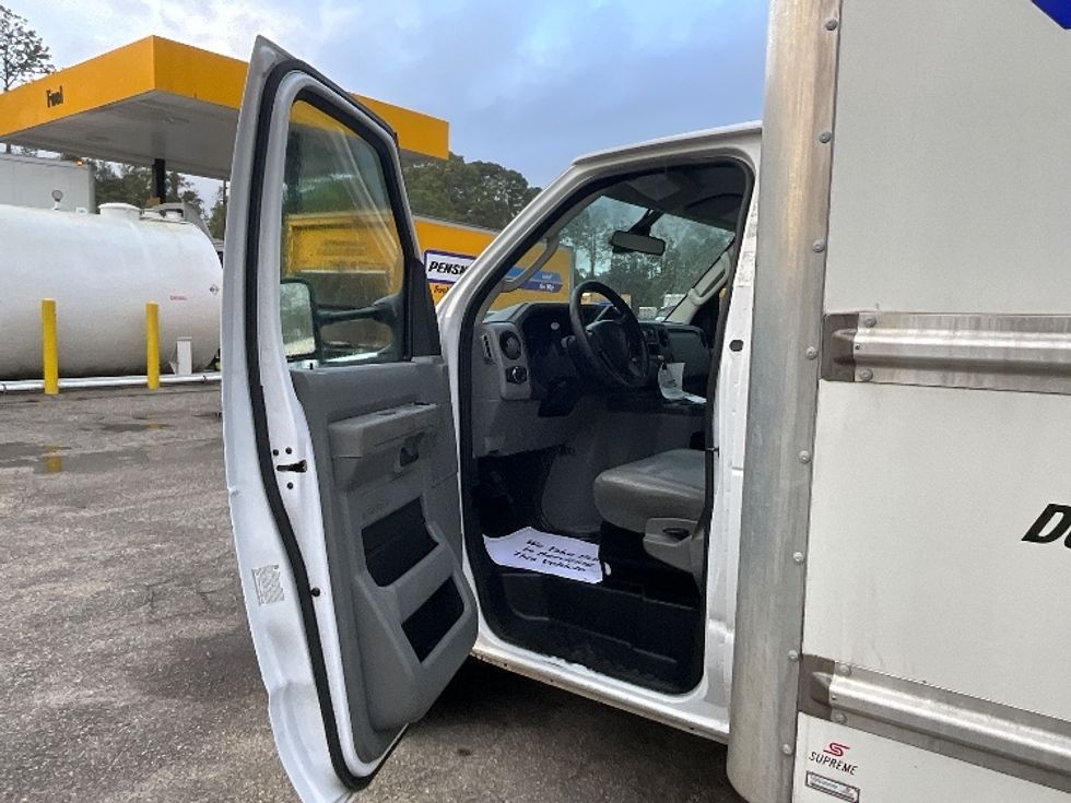 Light Duty Box Truck-Light and Medium Duty Trucks-Ford-2022-E350-Sarasota-FL-70,092\n\t\tmiles-$ 42,000 - Image 16