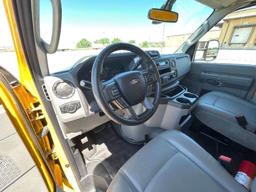 Light Duty Box Truck-Light and Medium Duty Trucks-Ford-2022-E350-Seattle-WA-108,441\n\t\tmiles-$ 27,000 - Image 16