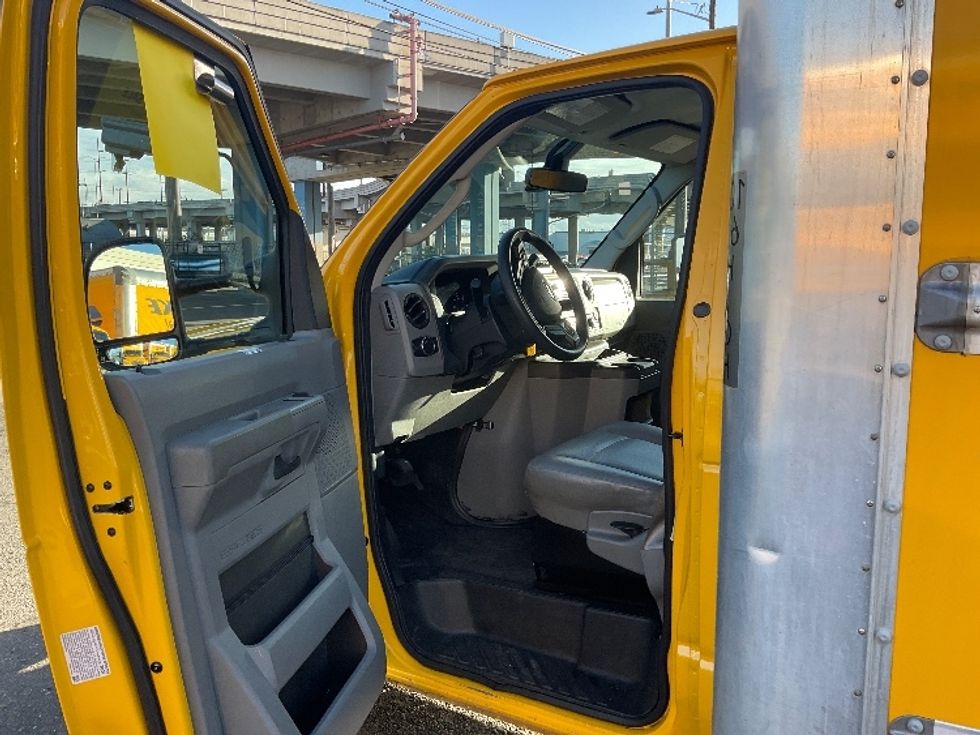 Light Duty Box Truck-Light and Medium Duty Trucks-Ford-2022-E350-Seattle-WA-89,397\n\t\tmiles-$ 30,000 - Image 16