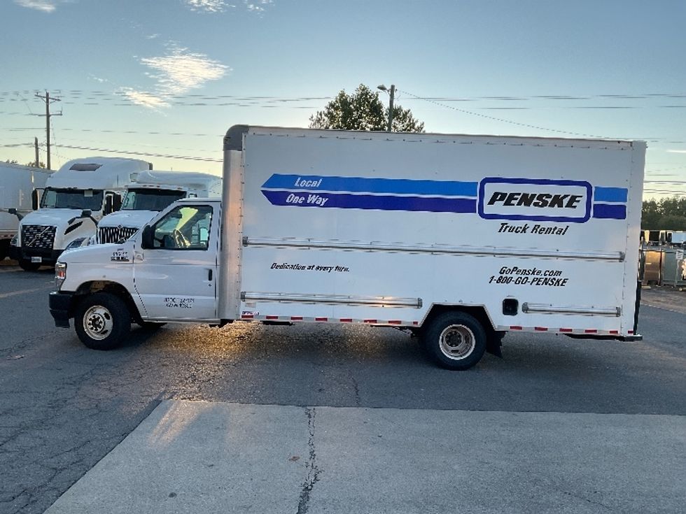 Using Light Box 2022 Ford E350 Light Duty Box Truck
