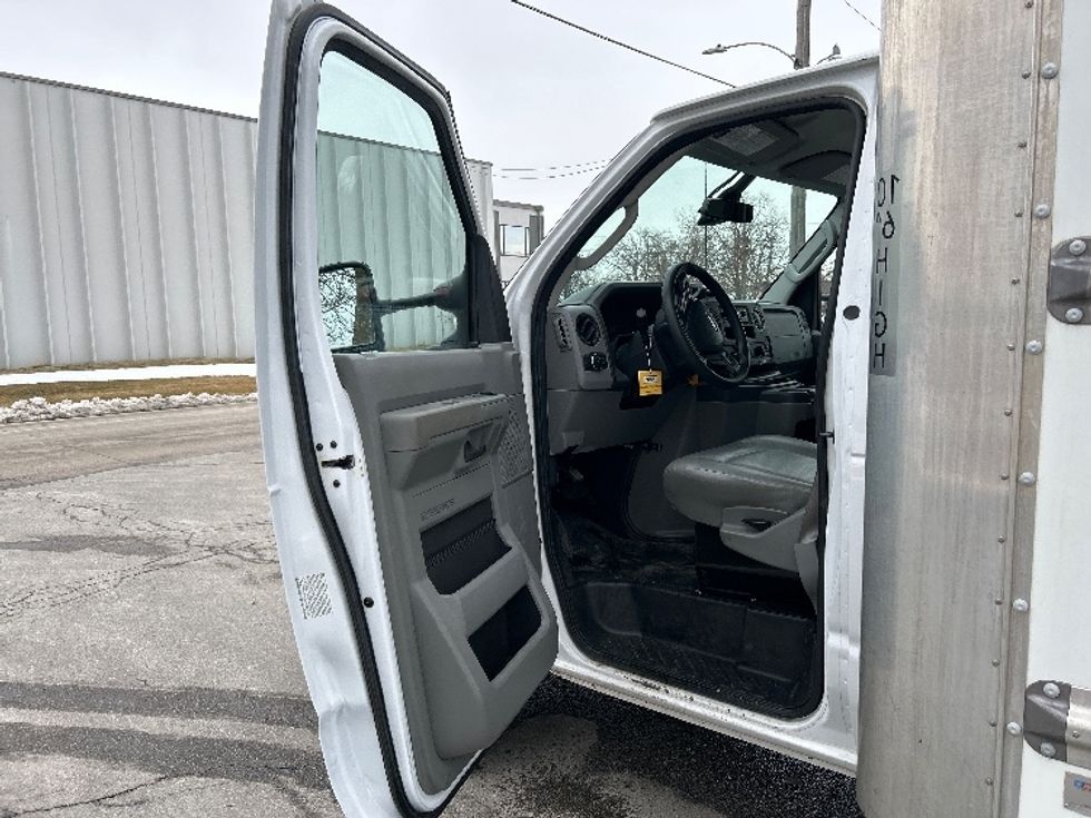 Light Duty Box Truck-Light and Medium Duty Trucks-Ford-2022-E350-Sioux Falls-SD-103,551\n\t\tmiles-$ 29,750 - Image 16