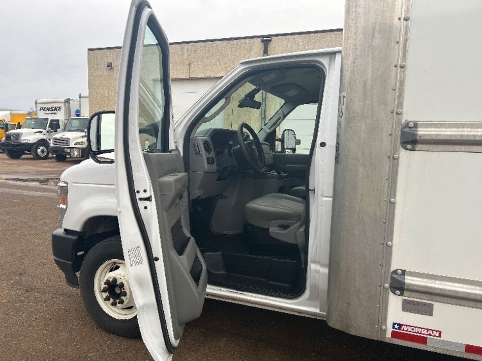 Light Duty Box Truck-Light and Medium Duty Trucks-Ford-2022-E350-Sioux Falls-SD-105,877\n\t\tmiles-$ 29,500 - Image 16