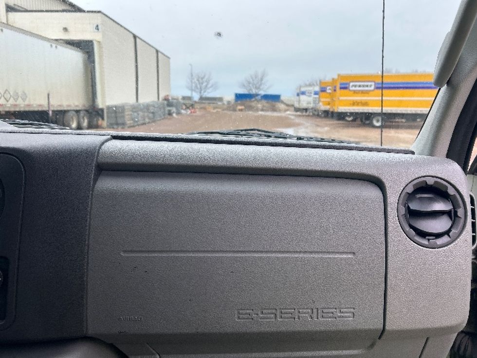 Light Duty Box Truck-Light and Medium Duty Trucks-Ford-2022-E350-Sioux Falls-SD-105,877\n\t\tmiles-$ 29,500 - Image 21