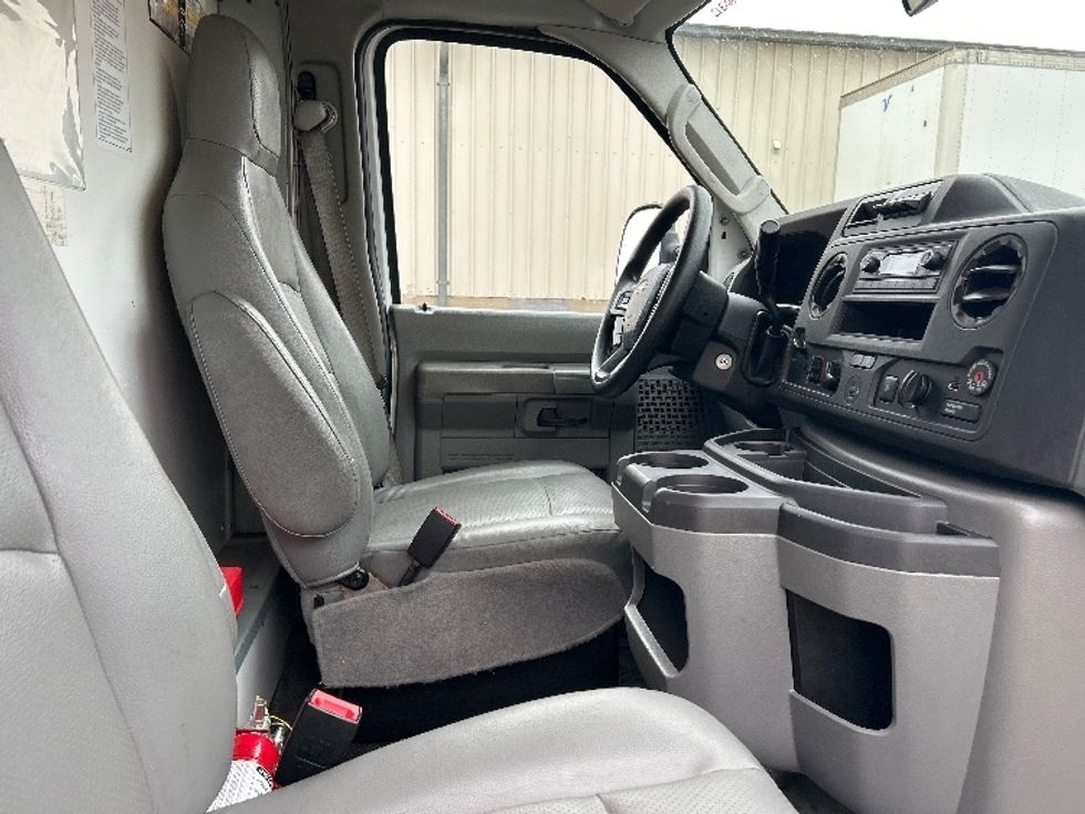 Light Duty Box Truck-Light and Medium Duty Trucks-Ford-2022-E350-Sioux Falls-SD-105,877\n\t\tmiles-$ 29,500 - Image 22