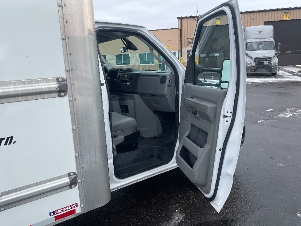 Light Duty Box Truck-Light and Medium Duty Trucks-Ford-2022-E350-South Bend-IN-100,699\n\t\tmiles-$ 29,750 - Image 20
