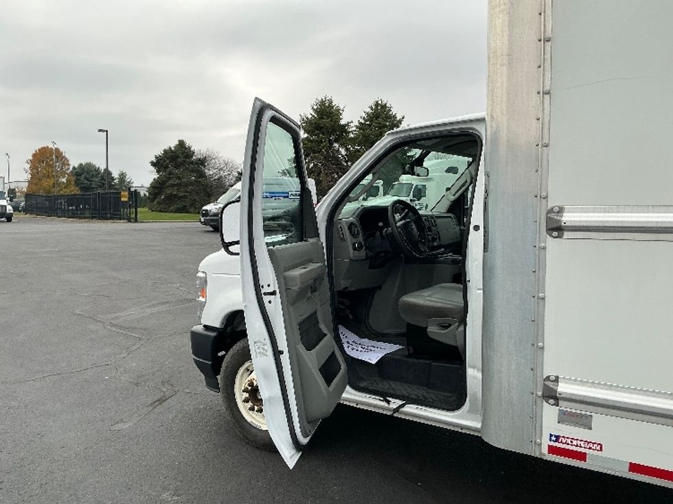 Light Duty Box Truck-Light and Medium Duty Trucks-Ford-2022-E350-South Bend-IN-134,275\n\t\tmiles-$ 24,750 - Image 16