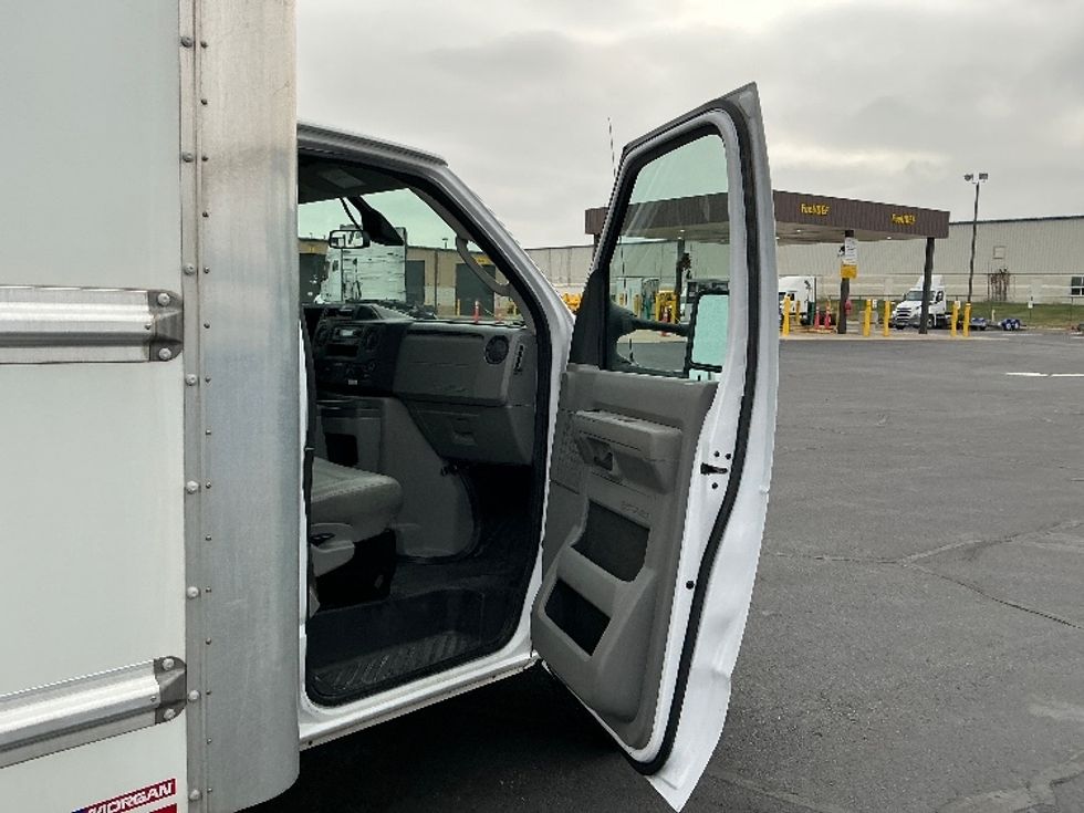 Light Duty Box Truck-Light and Medium Duty Trucks-Ford-2022-E350-South Bend-IN-134,275\n\t\tmiles-$ 24,750 - Image 20
