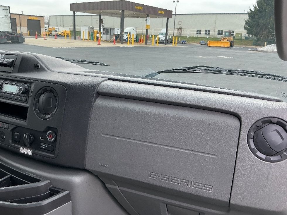 Light Duty Box Truck-Light and Medium Duty Trucks-Ford-2022-E350-South Bend-IN-134,275\n\t\tmiles-$ 24,750 - Image 21