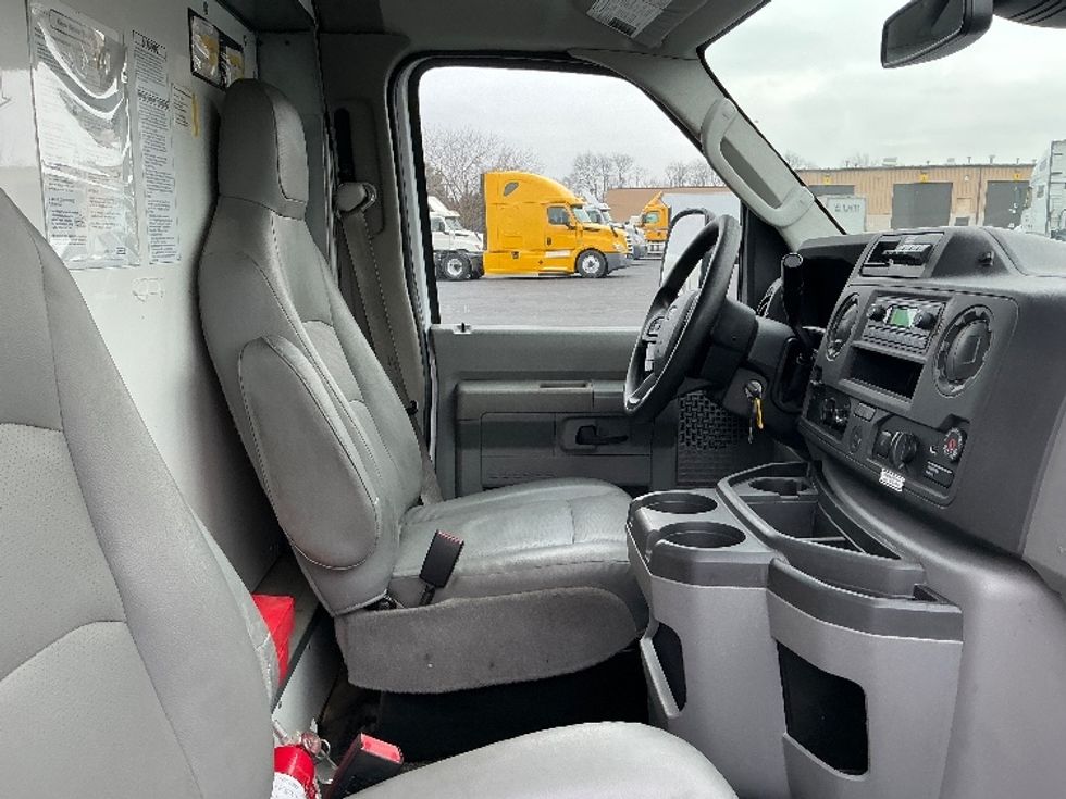 Light Duty Box Truck-Light and Medium Duty Trucks-Ford-2022-E350-South Bend-IN-134,275\n\t\tmiles-$ 24,750 - Image 22
