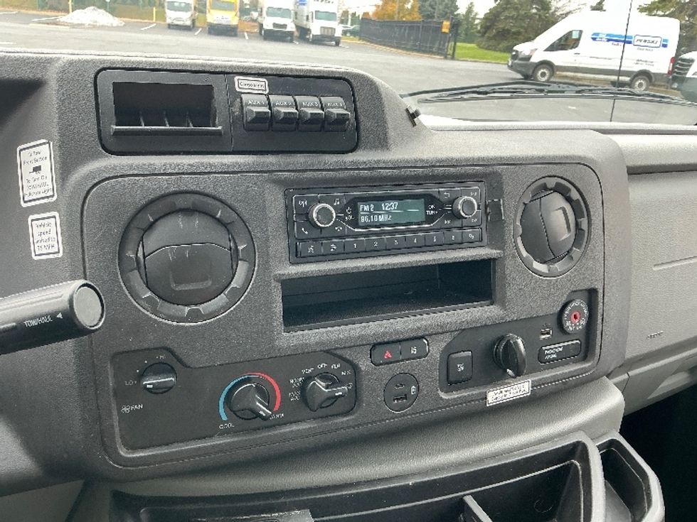 Light Duty Box Truck-Light and Medium Duty Trucks-Ford-2022-E350-South Bend-IN-134,275\n\t\tmiles-$ 24,750 - Image 25