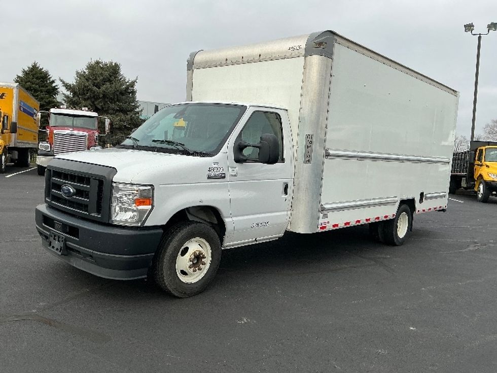 Light Duty Box Truck-Light and Medium Duty Trucks-Ford-2022-E350-South Bend-IN-134,275\n\t\tmiles-$ 24,750 - Image 3
