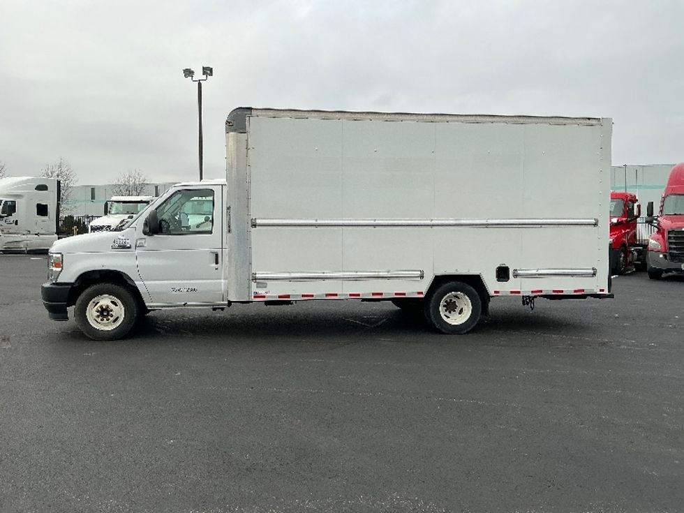 Light Duty Box Truck-Light and Medium Duty Trucks-Ford-2022-E350-South Bend-IN-134,275\n\t\tmiles-$ 24,750 - Image 4
