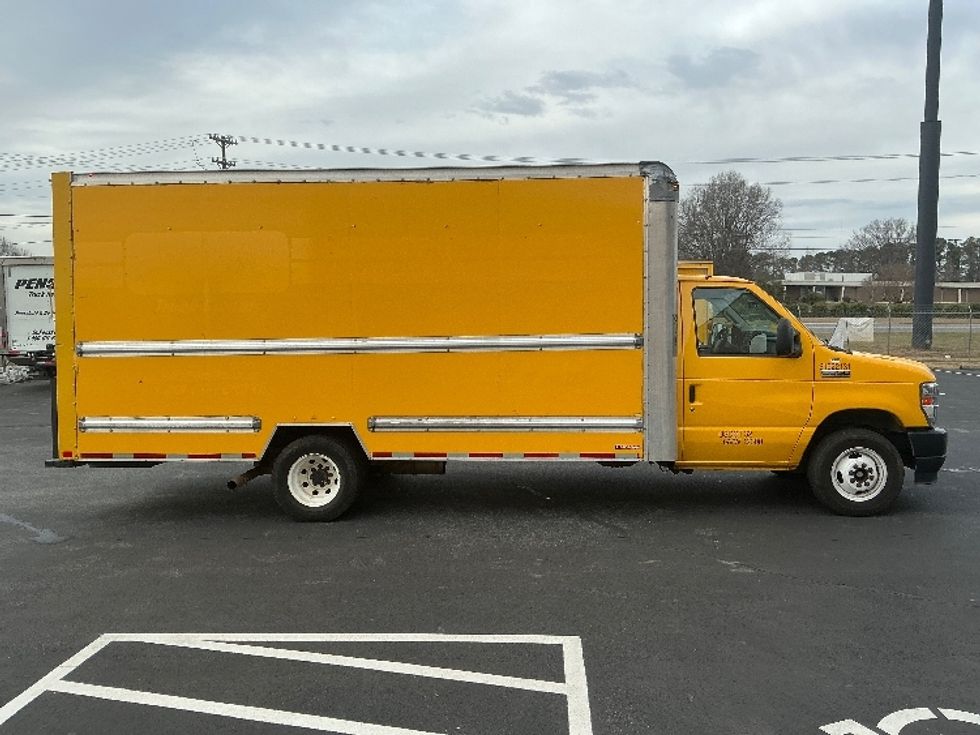 Light Duty Box Truck-Light and Medium Duty Trucks-Ford-2022-E350-Spartanburg-SC-99,760\n\t\tmiles-$ 29,750 - Image 14