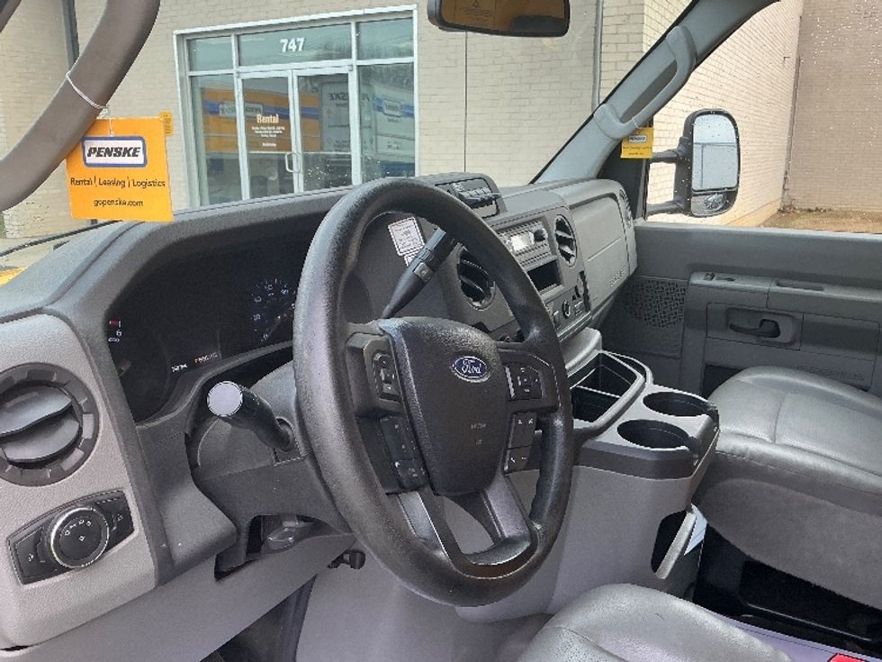 Light Duty Box Truck-Light and Medium Duty Trucks-Ford-2022-E350-Spartanburg-SC-99,760\n\t\tmiles-$ 29,750 - Image 16