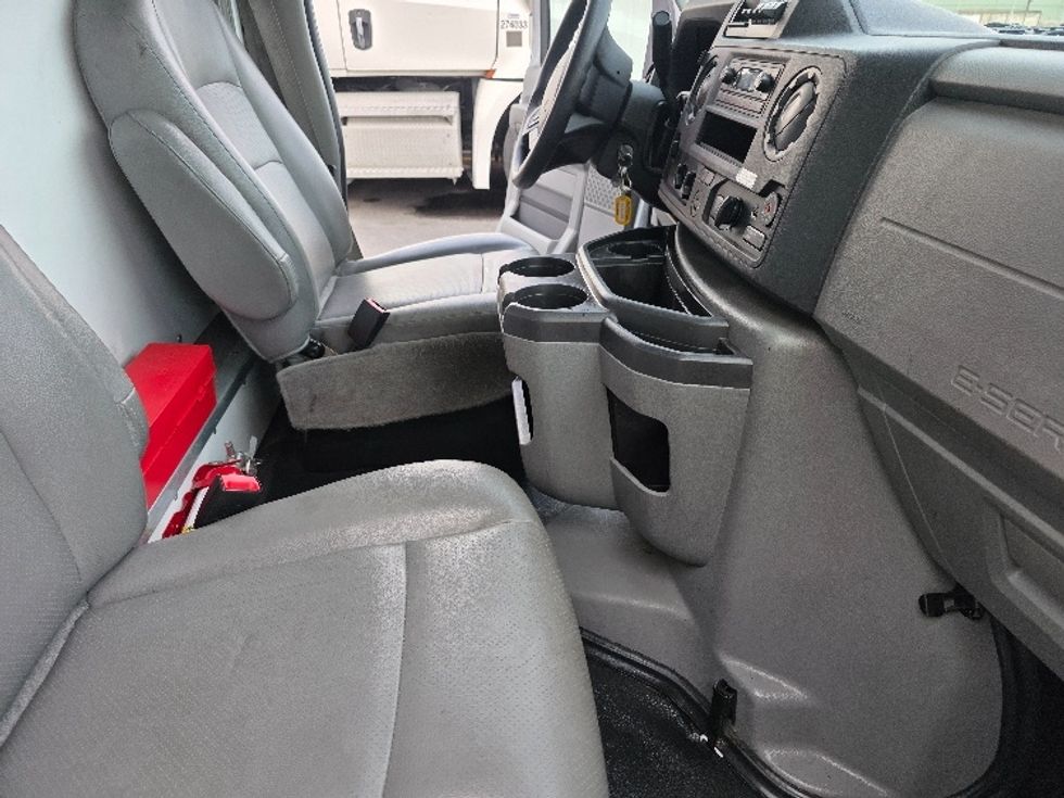 Light Duty Box Truck-Light and Medium Duty Trucks-Ford-2022-E350-Spokane Valley-WA-72,512\n\t\tmiles-$ 35,000 - Image 22