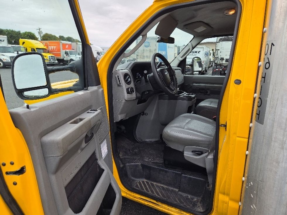 Light Duty Box Truck-Light and Medium Duty Trucks-Ford-2022-E350-Springfield-MA-144,721\n\t\tmiles-$ 20,250 - Image 16
