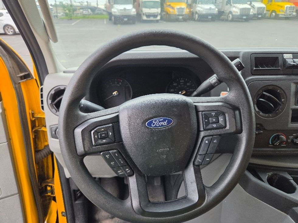 Light Duty Box Truck-Light and Medium Duty Trucks-Ford-2022-E350-Springfield-MA-144,721\n\t\tmiles-$ 20,250 - Image 17