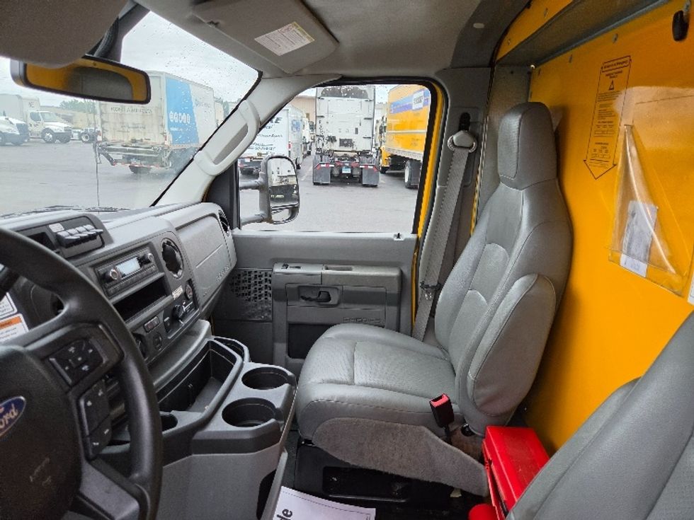 Light Duty Box Truck-Light and Medium Duty Trucks-Ford-2022-E350-Springfield-MA-144,721\n\t\tmiles-$ 20,250 - Image 19