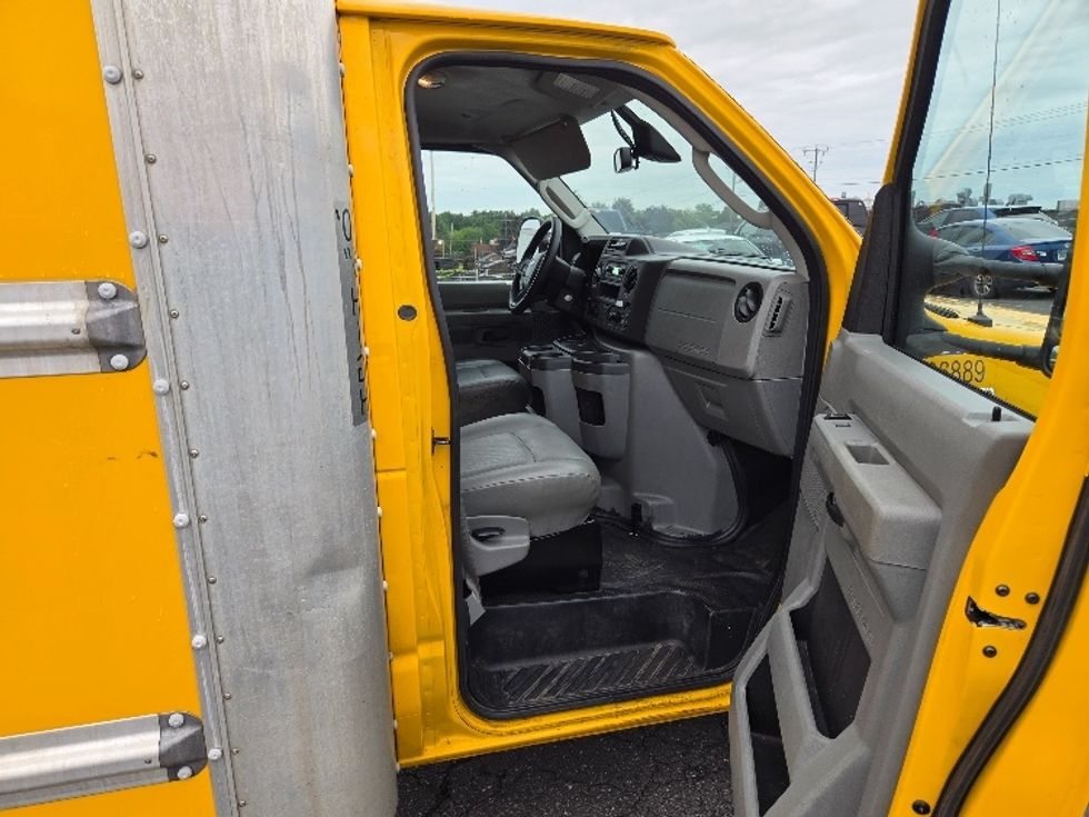 Light Duty Box Truck-Light and Medium Duty Trucks-Ford-2022-E350-Springfield-MA-144,721\n\t\tmiles-$ 20,250 - Image 20
