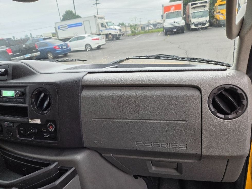 Light Duty Box Truck-Light and Medium Duty Trucks-Ford-2022-E350-Springfield-MA-144,721\n\t\tmiles-$ 20,250 - Image 21