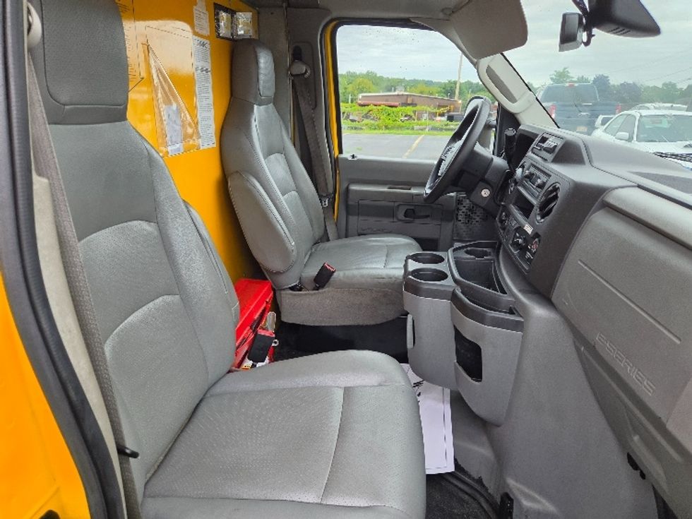 Light Duty Box Truck-Light and Medium Duty Trucks-Ford-2022-E350-Springfield-MA-144,721\n\t\tmiles-$ 20,250 - Image 22