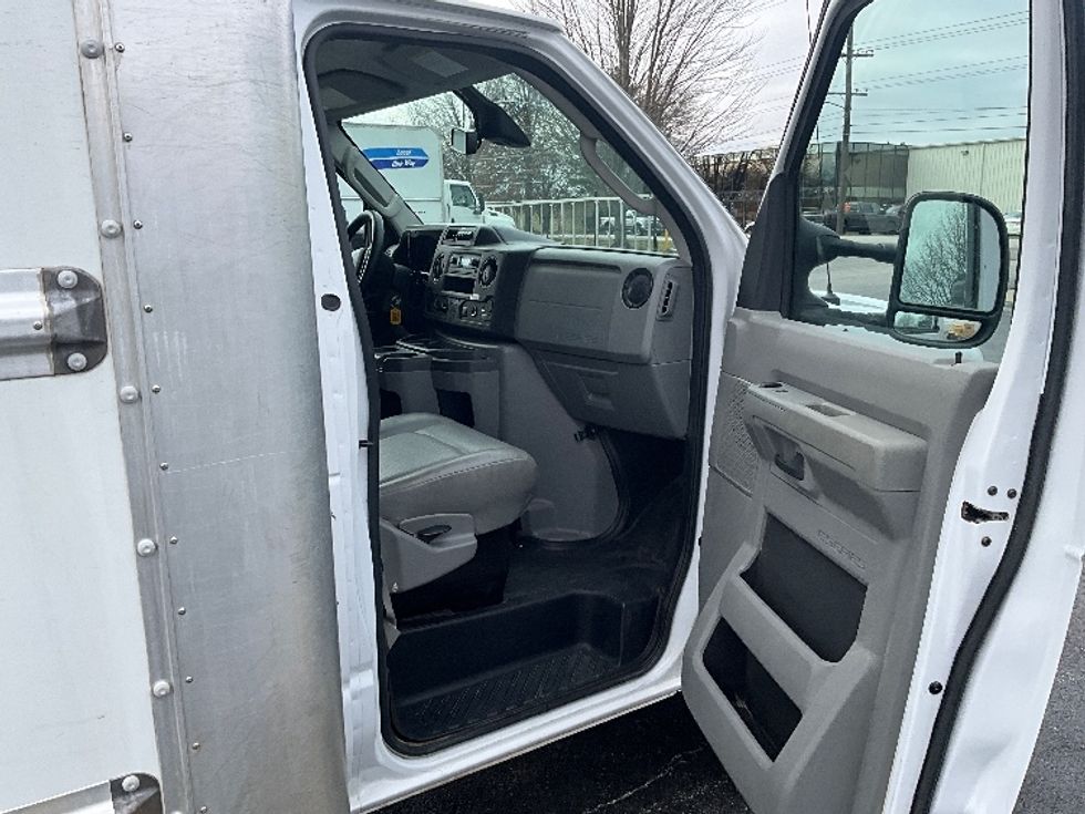 Light Duty Box Truck-Light and Medium Duty Trucks-Ford-2022-E350-Springfield-MO-102,717\n\t\tmiles-$ 30,000 - Image 18