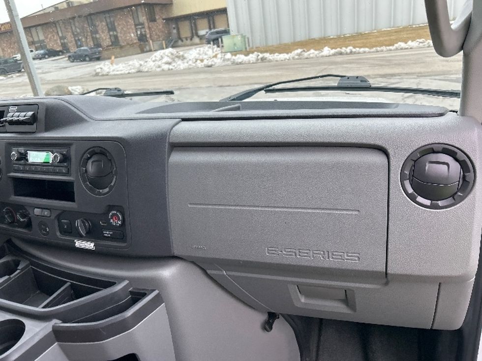 Light Duty Box Truck-Light and Medium Duty Trucks-Ford-2022-E350-Springfield-MO-104,303\n\t\tmiles-$ 29,750 - Image 21