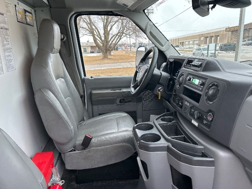 Light Duty Box Truck-Light and Medium Duty Trucks-Ford-2022-E350-Springfield-MO-104,303\n\t\tmiles-$ 29,750 - Image 22