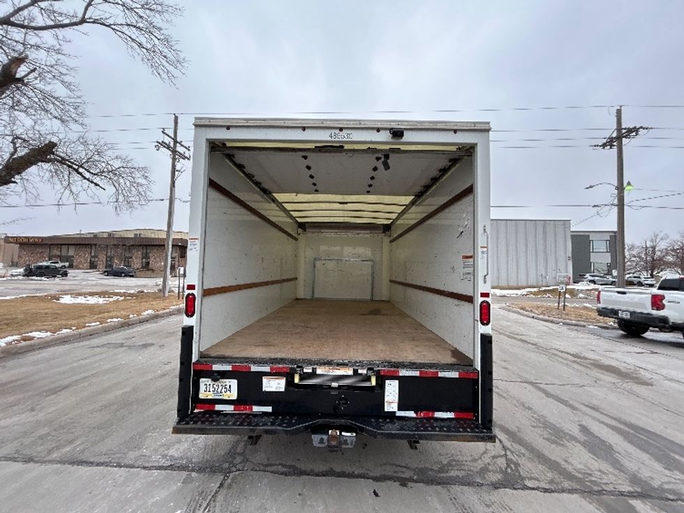 Light Duty Box Truck-Light and Medium Duty Trucks-Ford-2022-E350-Springfield-MO-104,303\n\t\tmiles-$ 29,750 - Image 8