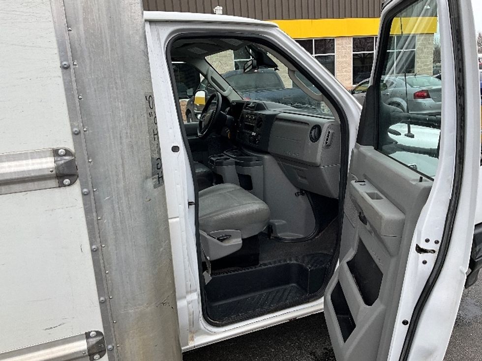 Light Duty Box Truck-Light and Medium Duty Trucks-Ford-2022-E350-Springfield-MO-104,716\n\t\tmiles-$ 29,750 - Image 18
