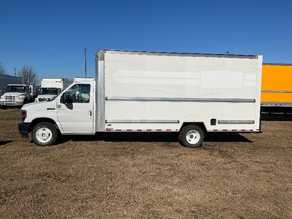 Light Duty Box Truck-Light and Medium Duty Trucks-Ford-2022-E350-Springfield-MO-104,716\n\t\tmiles-$ 29,750 - Image 4