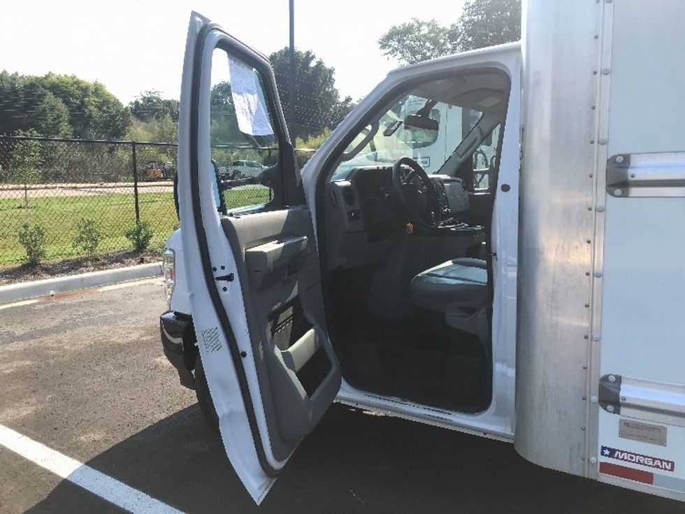 Light Duty Box Truck-Light and Medium Duty Trucks-Ford-2022-E350-Springfield-MO-120,764\n\t\tmiles-$ 27,000 - Image 16