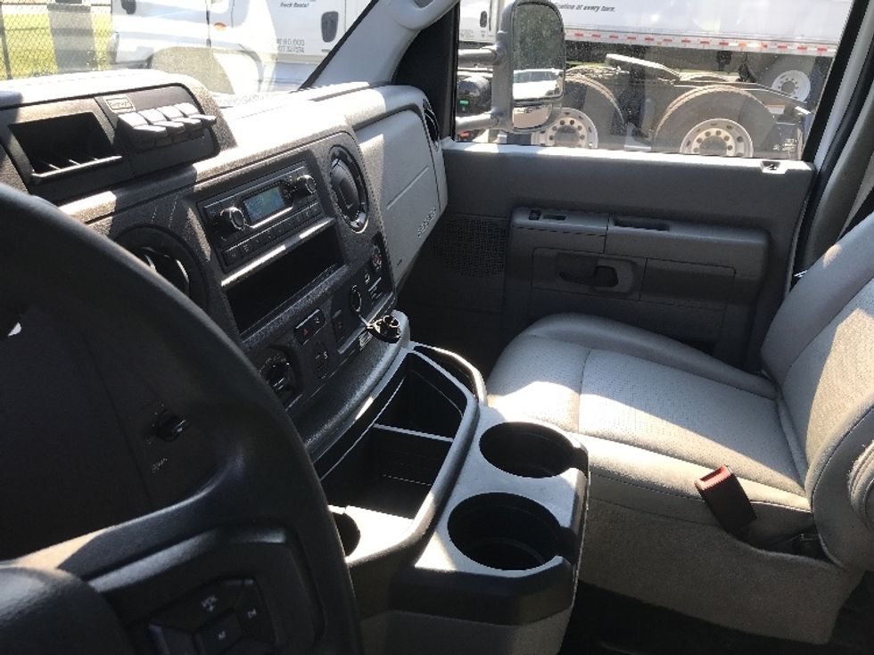 Light Duty Box Truck-Light and Medium Duty Trucks-Ford-2022-E350-Springfield-MO-120,764\n\t\tmiles-$ 27,000 - Image 19
