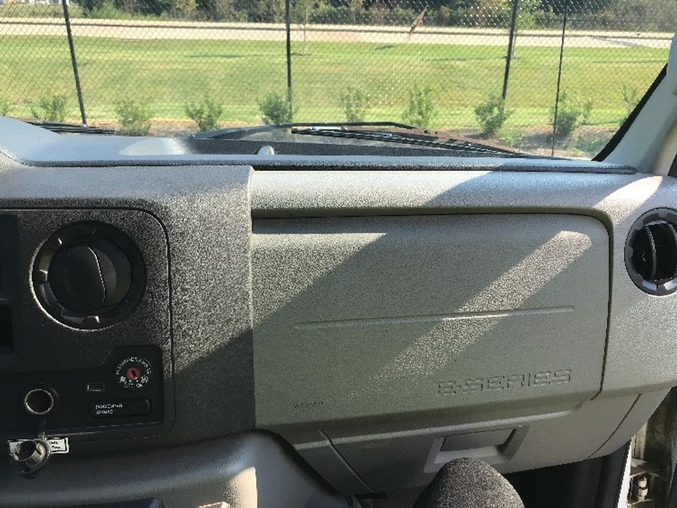 Light Duty Box Truck-Light and Medium Duty Trucks-Ford-2022-E350-Springfield-MO-120,764\n\t\tmiles-$ 27,000 - Image 21