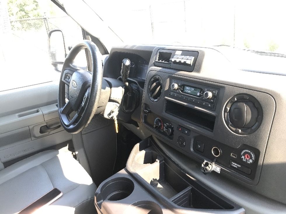 Light Duty Box Truck-Light and Medium Duty Trucks-Ford-2022-E350-Springfield-MO-120,764\n\t\tmiles-$ 27,000 - Image 22