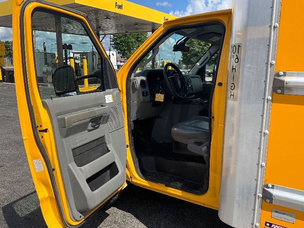 Light Duty Box Truck-Light and Medium Duty Trucks-Ford-2022-E350-Springfield-MO-126,496\n\t\tmiles-$ 25,500 - Image 15